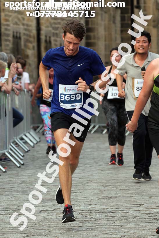Finish of the Durham City Run 10k,  Durham City Run 5k and 10k. Photo: David T. Hewitson/Sports for All Pics